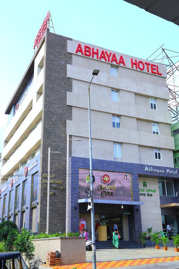 Abhayaa Hotel Visakhapatnam Extérieur photo